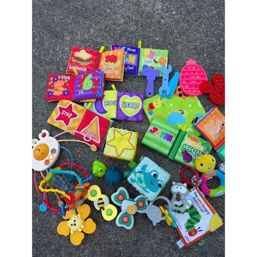 Joyin Baby Sensory Toy Bundle Soft Crinkle Books Teethers Rattle‎ Fidget Set